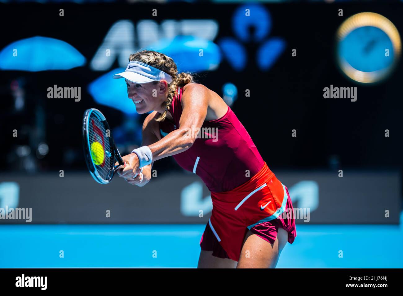 Victoria Azarenka de Biélorussie en action pendant l'Open d'Australie 2022 Round 3 match du Grand Chelem contre Barbora Krejcikova de République tchèque à Rod laver Arena dans le Parc Olympique de Melbourne. Score final ; Krejcikova a gagné en deux matchs avec un score de 6:2.6:2 contre Azarenka. Banque D'Images