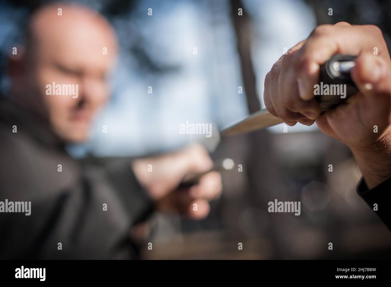 Combat entre les couteaux et les couteaux.Les instructeurs de Kapap démontrent la méthode de formation à la somada.Démonstration de la technique d'entraînement au désarmement des armes Banque D'Images