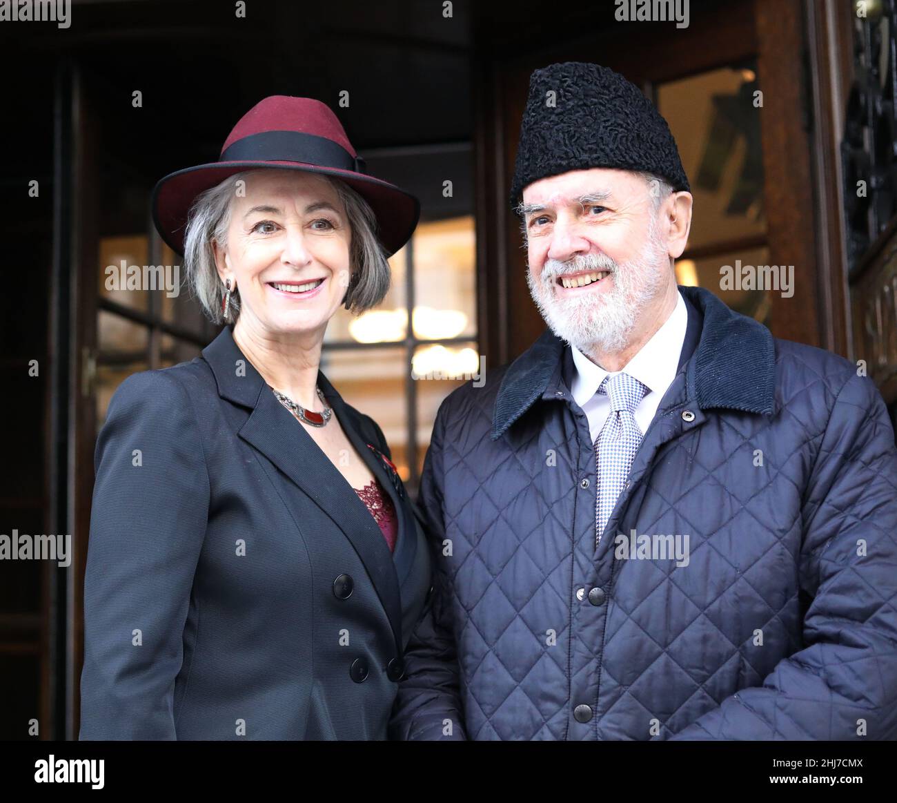 Prix oldie de l'année à Simpsons dans le Strand.2017 Pic shows: Maureen Lipman avec son partenaire Guido Castro, qu'elle a décrit comme sa 'Soulma Banque D'Images