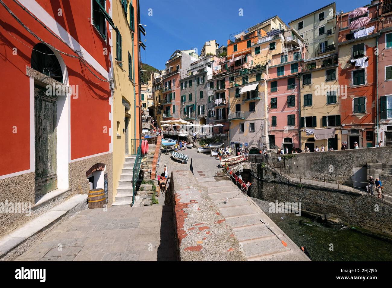 Riomaggiore, un des villages des Cinque Terre sur la Riviera italienne. Banque D'Images