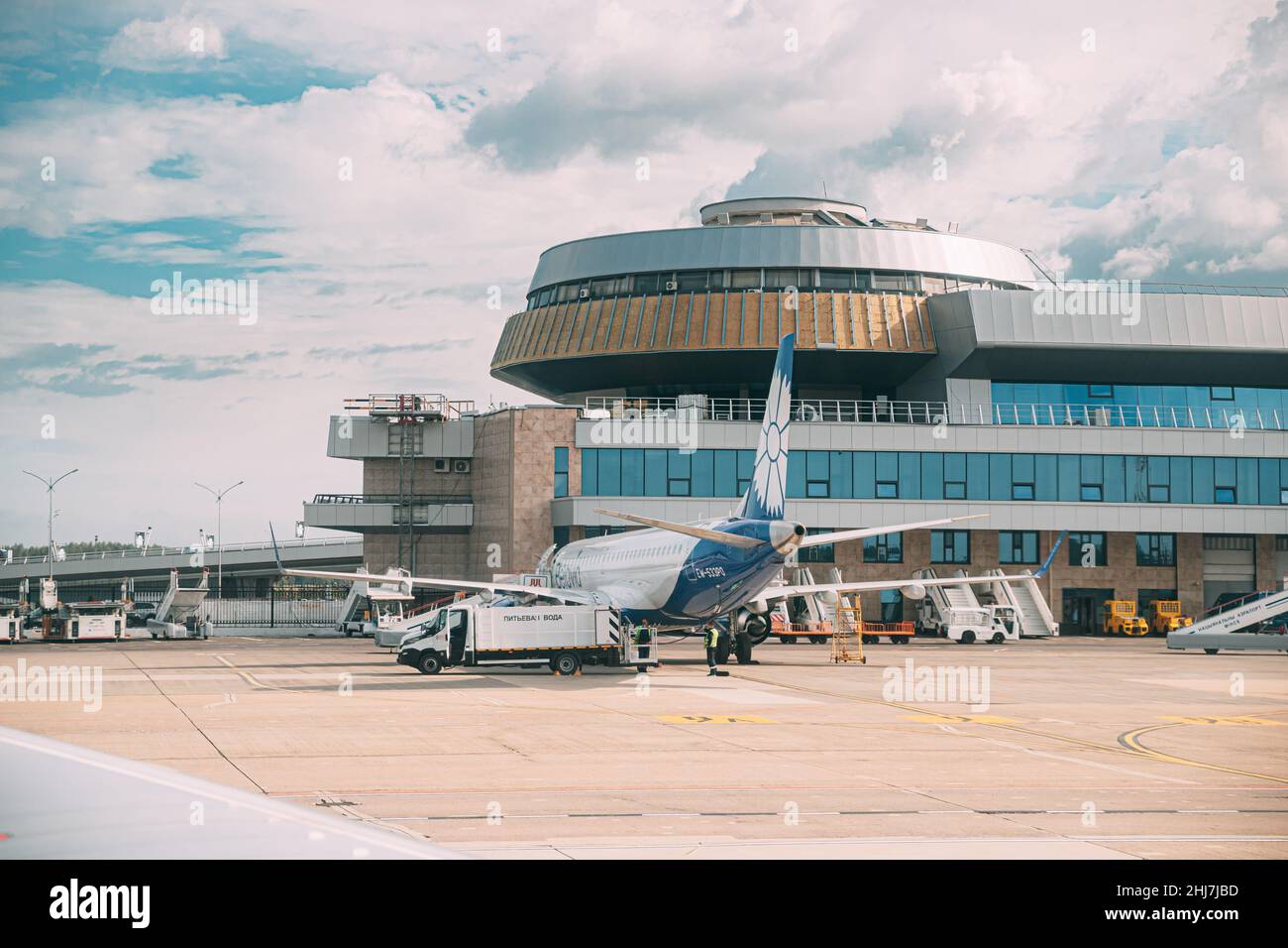 Minsk, Bélarus. Avions avions avions de compagnies aériennes Belavia Stand à l'aéroport national de Minsk - Minsk-2 terminal Banque D'Images