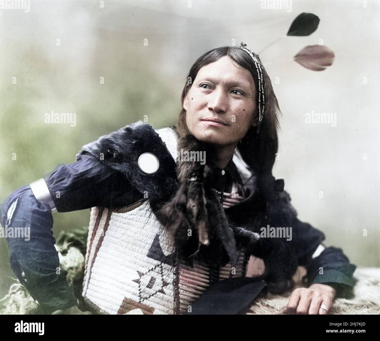 Portrait de Sioux(?) Homme 'Sunflower'. Photo antique et vintage - amérindien / indien / américain indien. Heyn photo. C 1899. Banque D'Images