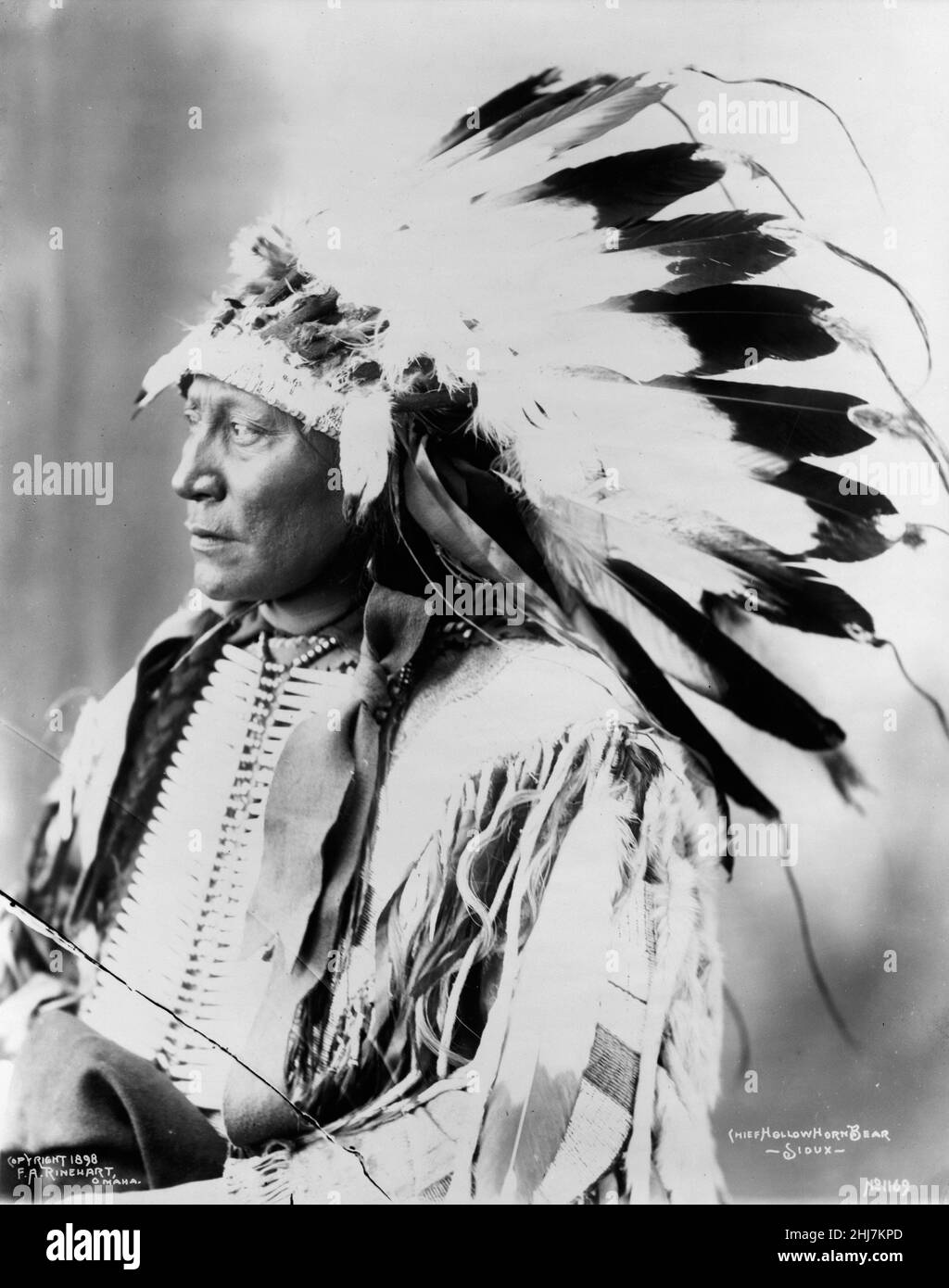 Chief Hollow Horn Bear--Sioux - photo ancienne et ancienne - amérindien / indien / américain. FA Rinehart. 1898. Banque D'Images