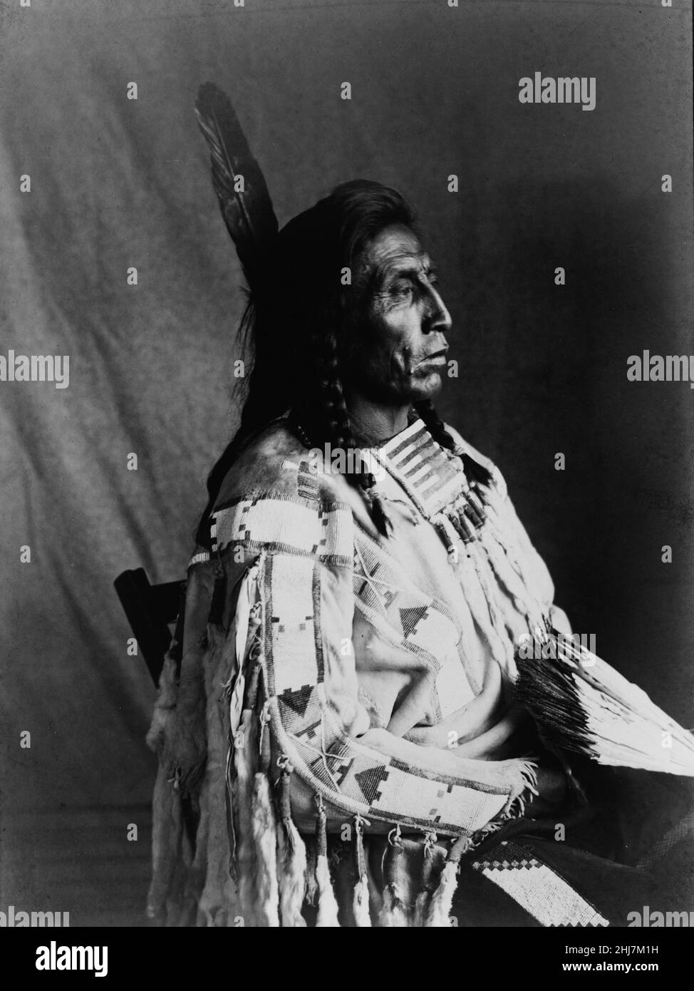 Medicine Crow - photo ancienne et ancienne - amérindien / indien / américain. Oberg & Armstrong, photographe c 1904. Banque D'Images Medicine Crow - photo ancienne et ancienne - amérindien / indien / américain. Oberg & Armstrong, photographe c 1904. Banque D'Images