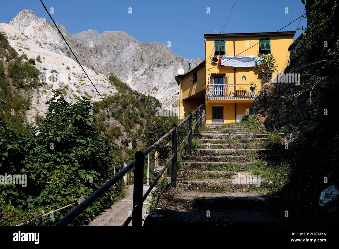 Village de montagne Colonnata dans la zone de carrières de marbre de Carrare Banque D'Images