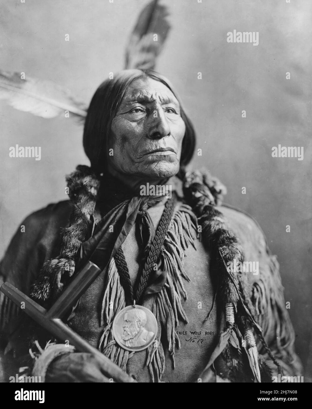 La photo montre Wolf Robe (c 1838-1910), le chef de Cheyenne du Sud, parfois considéré comme l'homme dont le profil a été utilisé sur le nickel de tête indienne. Banque D'Images