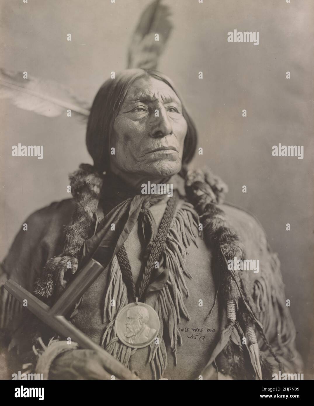 La photo montre Wolf Robe (c 1838-1910), le chef de Cheyenne du Sud, parfois considéré comme l'homme dont le profil a été utilisé sur le nickel de tête indienne. Banque D'Images