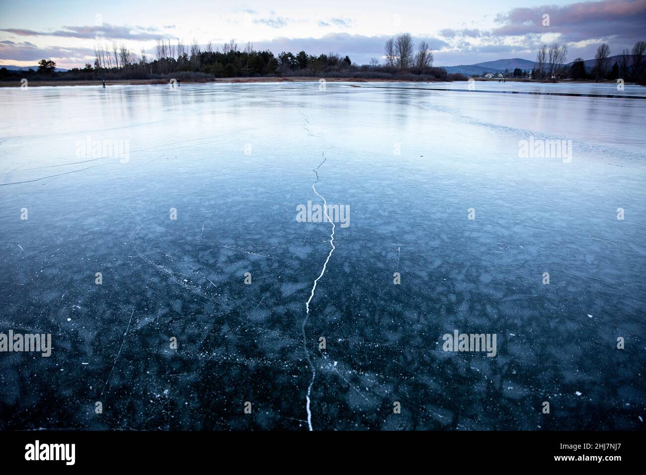 Glace craquée sur le lac Cerknica, Alovenia Banque D'Images