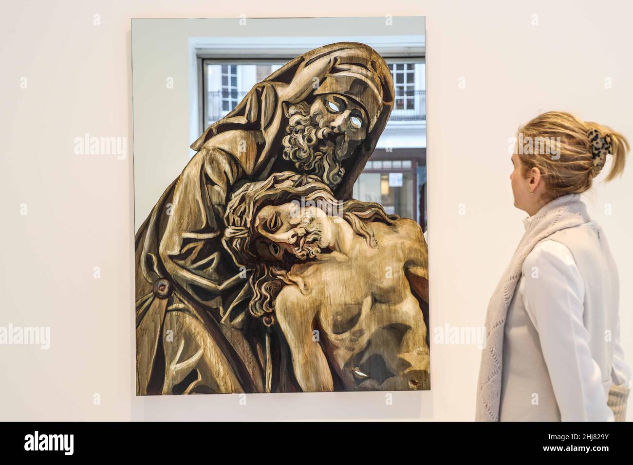 Londres UK 27 janvier 2022 dépôt,2021, huile, acrylique uréthane et miroir de charbon de bois, les œuvres en miroir se réfèrent à l'art allemand du début du XVIe siècle, une période de transition du gothique à la Renaissance septentrionale et la réforme protestante.Passant d'un mode de représentation à deux ou trois dimensions, cette nouvelle œuvre utilise le symbolisme historique et religieux pour incarner les inquiétudes mondiales de l'inconnu pendant l'époque de Covid.Paul Quezada-Neiman/Alay Live News Banque D'Images