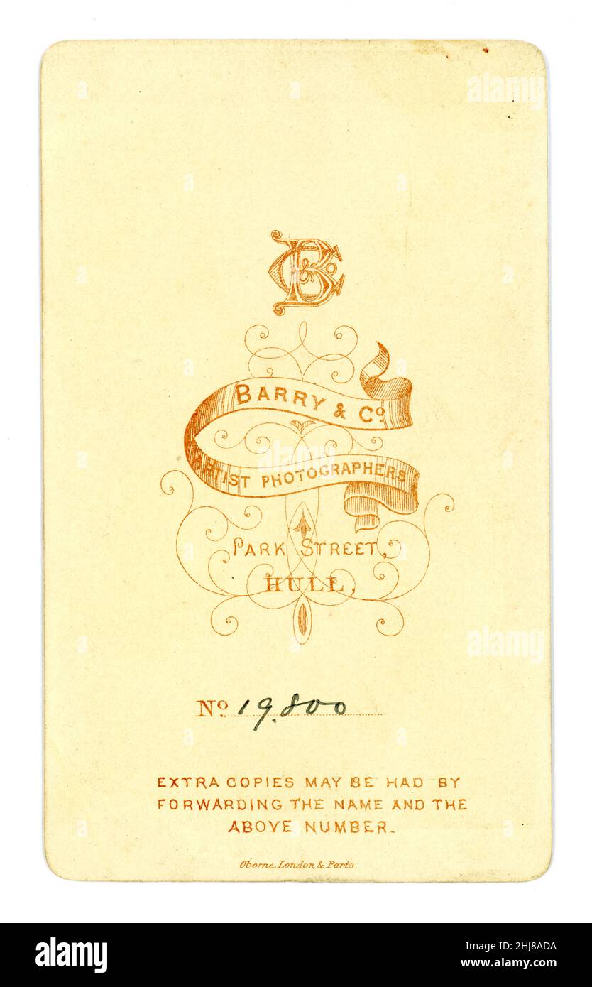 À l'inverse de la carte de visite victorienne originale (CDV) du studio photographique de Barry & Co. Park St., Hull, Yorkshire, Royaume-Uni vers 1875. Banque D'Images