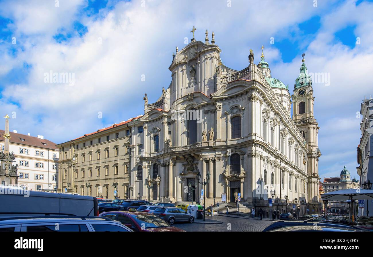 Église Saint-Nicolas à Mala Strana (Kostel sv.Mikulase) à Prague, République tchèque.Cathédrale dans la vieille ville Banque D'Images