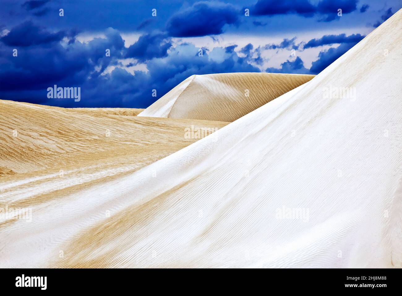 Dune de sable blanc à la baie de Hangover, parc national de Nambung.Australie occidentale. Banque D'Images