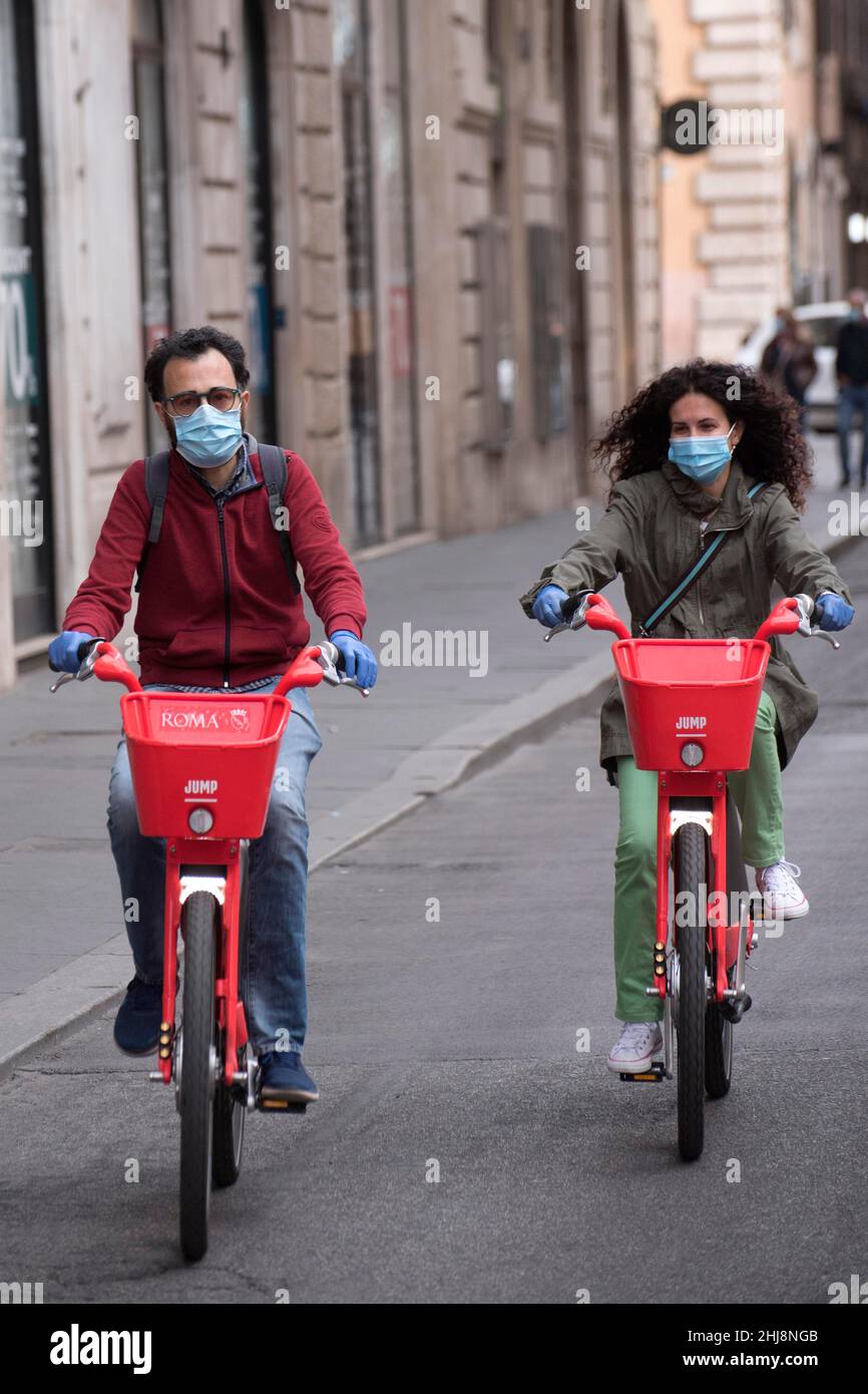 Italie, Rome, 09 mai 2020 : urgence du coronavirus, réouverture, jour 6 de la deuxième phase de l'urgence Covid-19 à Rome.Les gens aiment passer une journée à V Banque D'Images