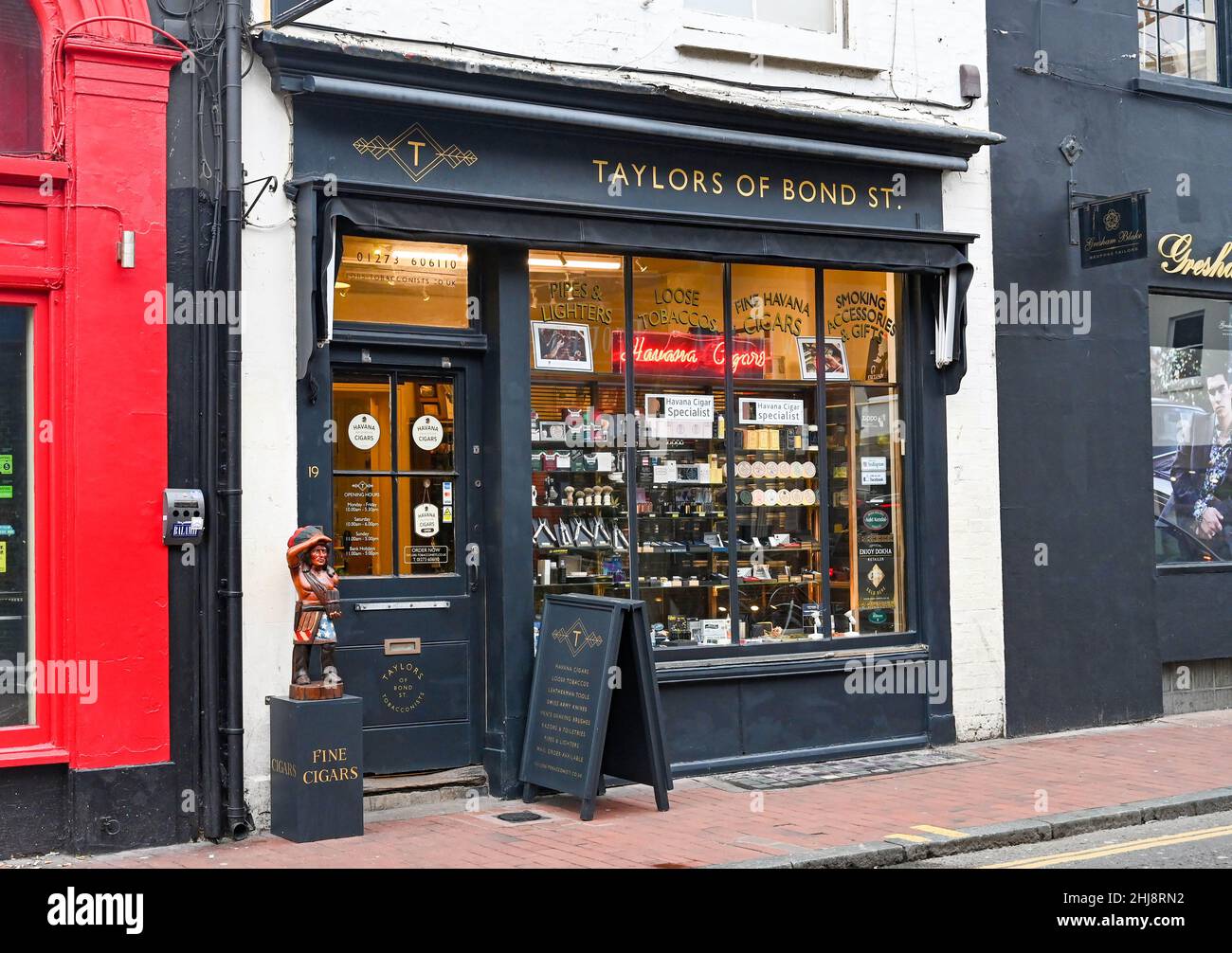 North Laine Shops à Brighton Sussex Angleterre Royaume-Uni - Taylors of Bond Street tobacconist , cigares et spécialistes de la pipe Banque D'Images