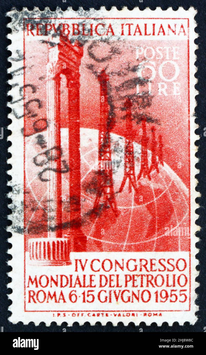 ITALIE - VERS 1955: Un timbre imprimé en Italie montre des colonnes de marbre et du champ pétrolier sur le Globe, 4th World Petroleum Congress, Rome, vers 1955 Banque D'Images