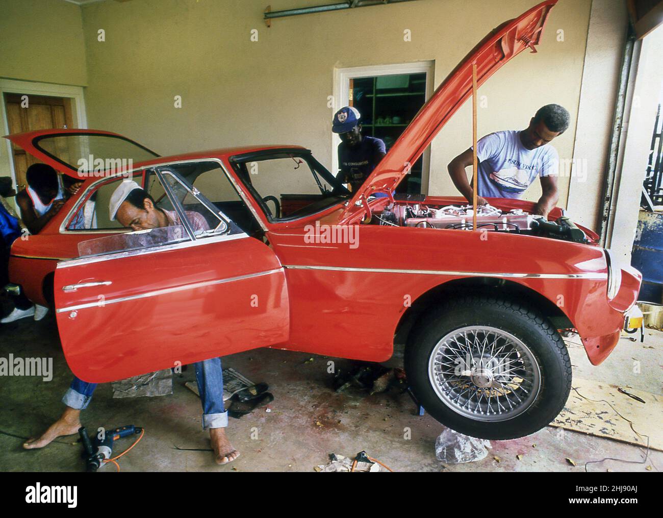 Atelier de restauration de voitures classiques à la Barbade West Indes 1984 Banque D'Images