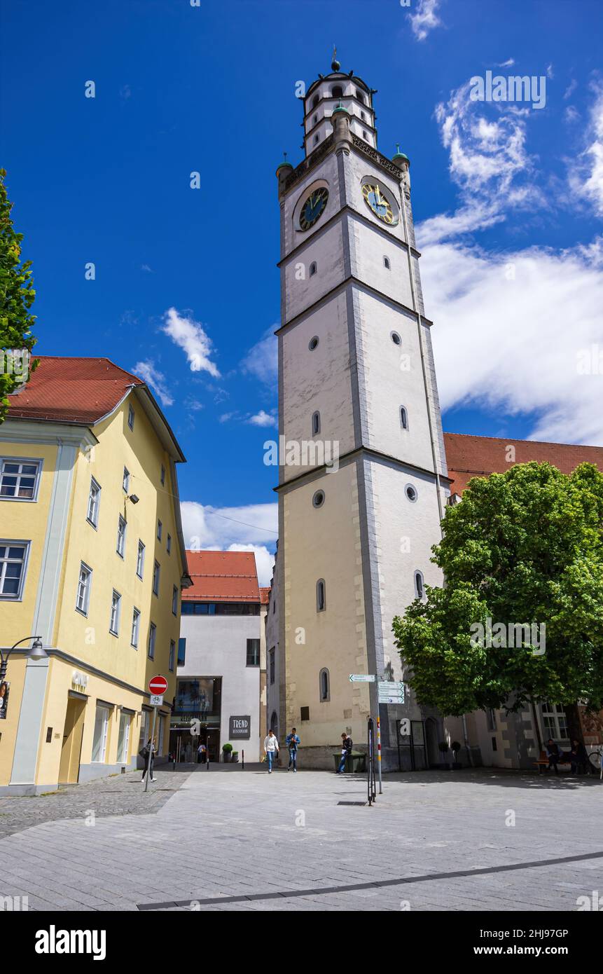 Ravensburg, Bade-Wurtemberg, Allemagne : la tour Blaser (Blaserturm) de 51 m de haut à Marienplatz, qui fait partie des fortifications de la ville médiévale. Banque D'Images