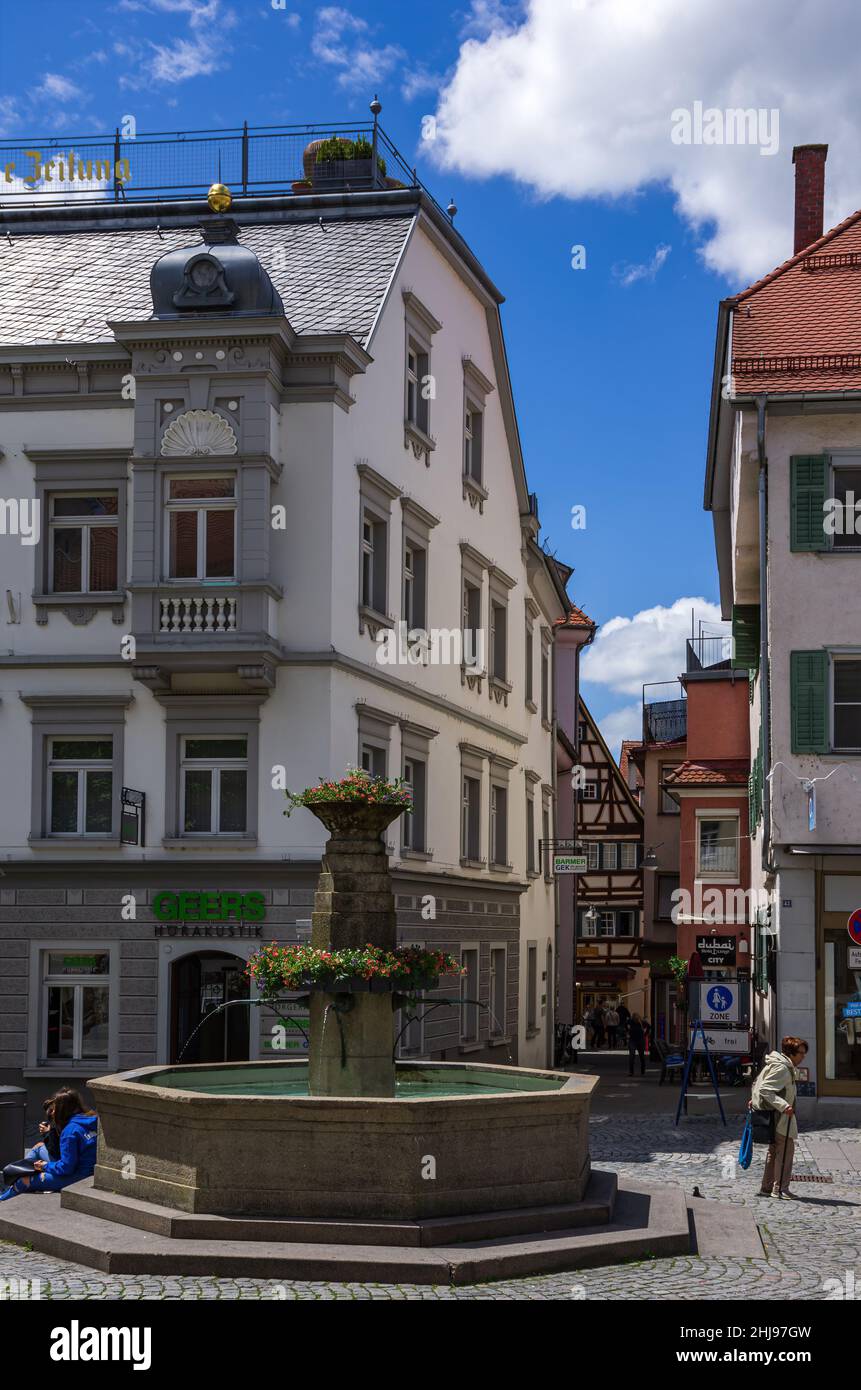 Ravensburg, Bade-Wurtemberg, Allemagne: Scène de fontaine urbaine à Marienplatz Nord, 7 juin 2017. Banque D'Images