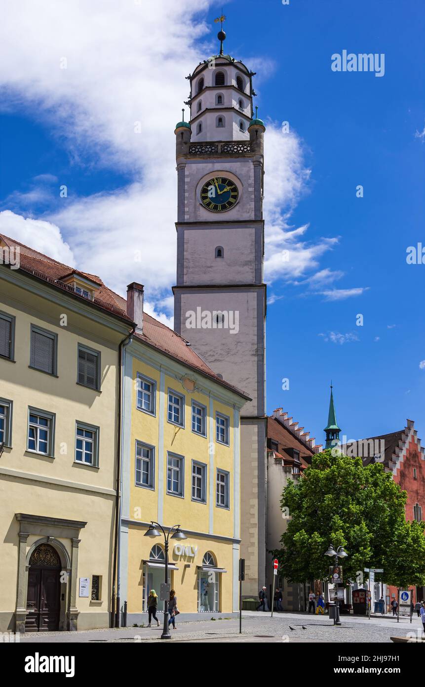 Ravensburg, Bade-Wurtemberg, Allemagne : la tour Blaser (Blaserturm) de 51 m de haut à Marienplatz, qui fait partie des fortifications de la ville médiévale. Banque D'Images