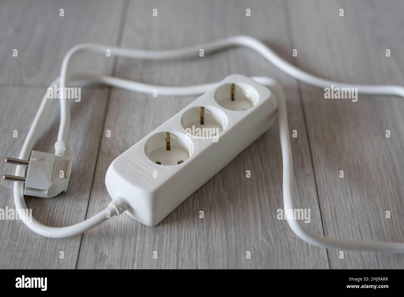 rallonge blanche sur le parquet Banque D'Images