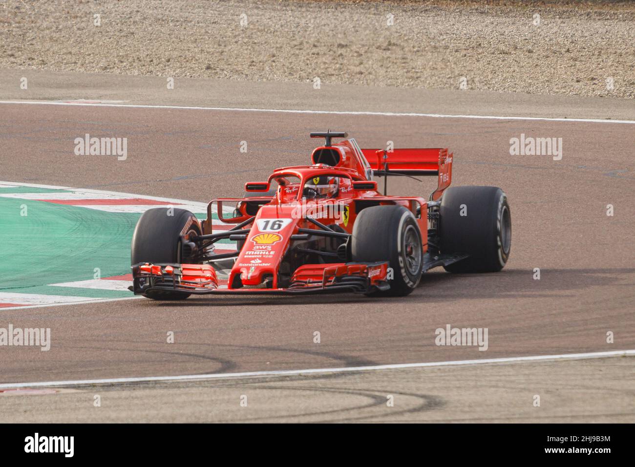 Maranello, Italie.27th janvier 2022.Charles Leclerc (#16) pendant les essais privés de Formule 1 2022 sur le circuit d'essai de Fiorano avec une voiture 2018 F1 (SF71H).Crédit: Massimiliano Donati/Alay Live News Banque D'Images