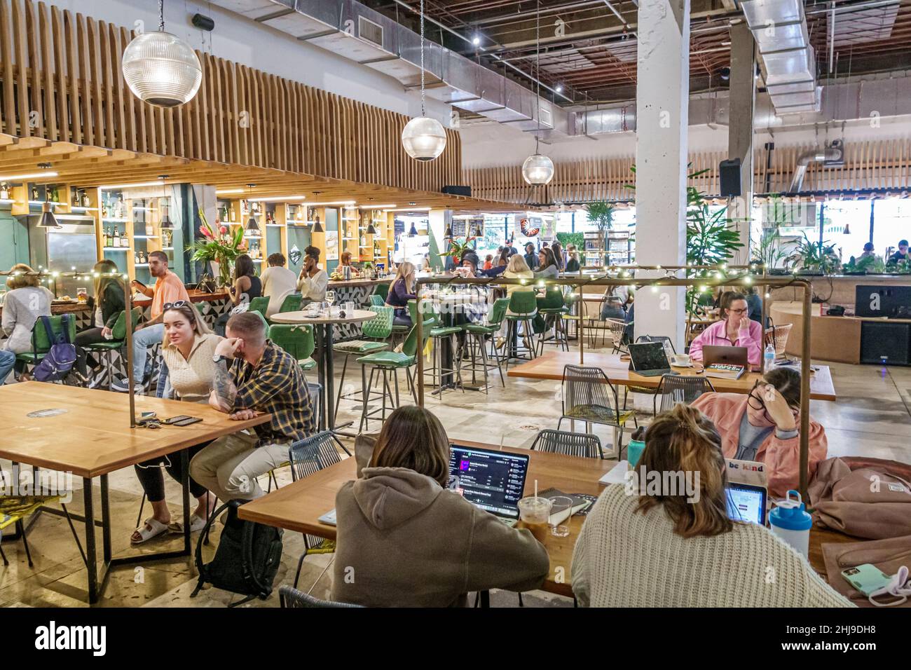 Miami Florida Little River ne 2nd Avenue The Citadel Food court tables dîner intérieur Banque D'Images