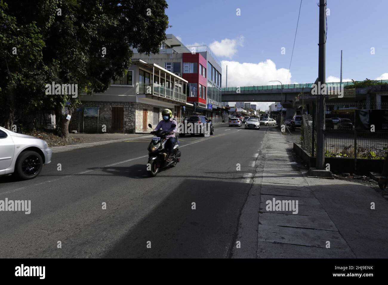 Curepipe – l'avenue Sivananda est fermée (sauf aux résidents) entre la jonction du A10 et du chemin Royal et la jonction de l'avenue Sivananda Banque D'Images