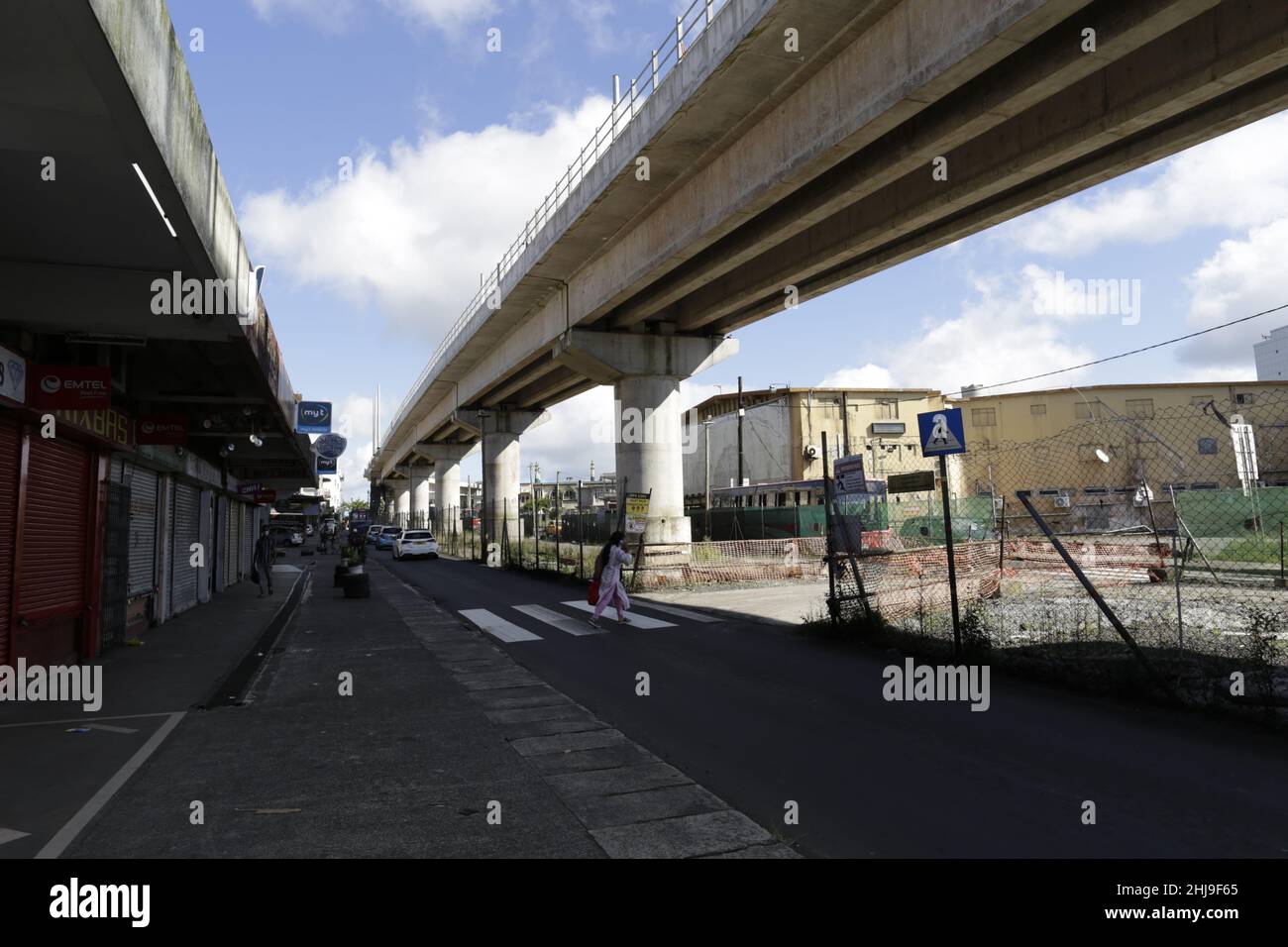 Curepipe – l'avenue Sivananda est fermée (sauf aux résidents) entre la jonction du A10 et du chemin Royal et la jonction de l'avenue Sivananda Banque D'Images