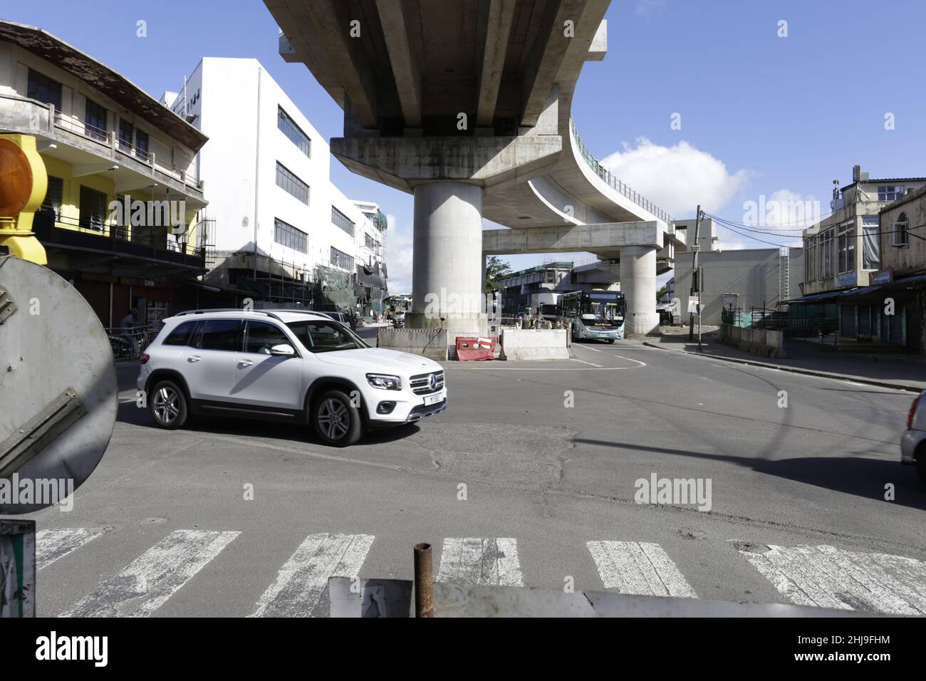 Curepipe – l'avenue Sivananda est fermée (sauf aux résidents) entre la jonction du A10 et du chemin Royal et la jonction de l'avenue Sivananda Banque D'Images