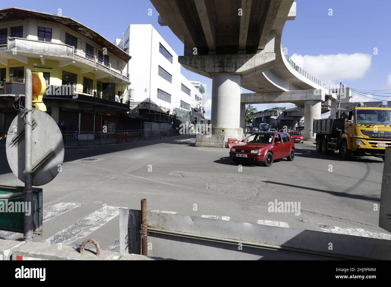 Curepipe – l'avenue Sivananda est fermée (sauf aux résidents) entre la jonction du A10 et du chemin Royal et la jonction de l'avenue Sivananda Banque D'Images