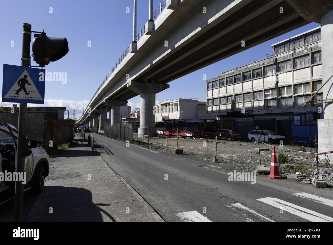 Curepipe – l'avenue Sivananda est fermée (sauf aux résidents) entre la jonction du A10 et du chemin Royal et la jonction de l'avenue Sivananda Banque D'Images