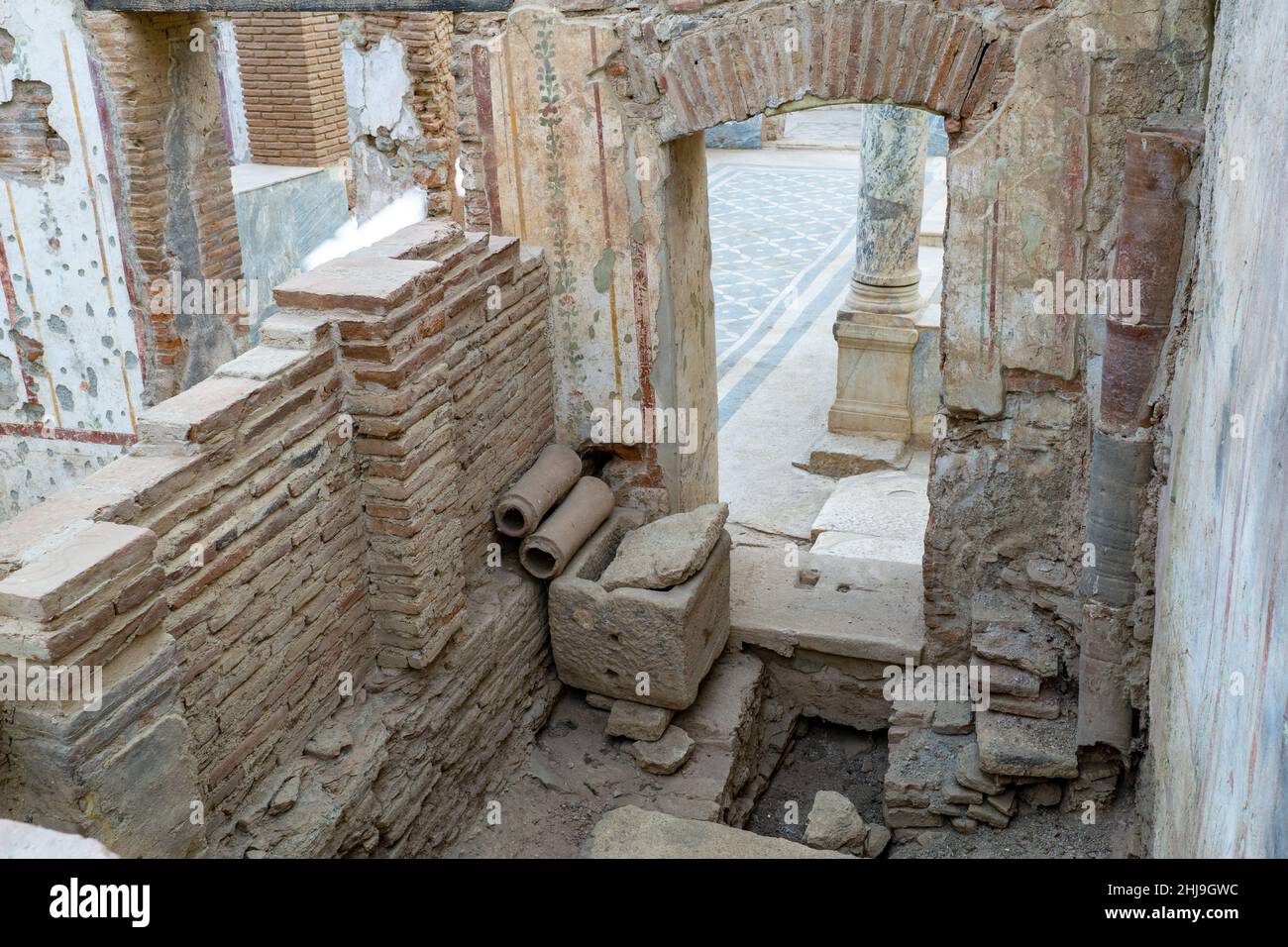 Vue intérieure des maisons en terrasse de la ville antique d'Éphèse montrant comment les riches vivaient pendant la période romaine à Selcuk, Izmir, Turquie. Banque D'Images