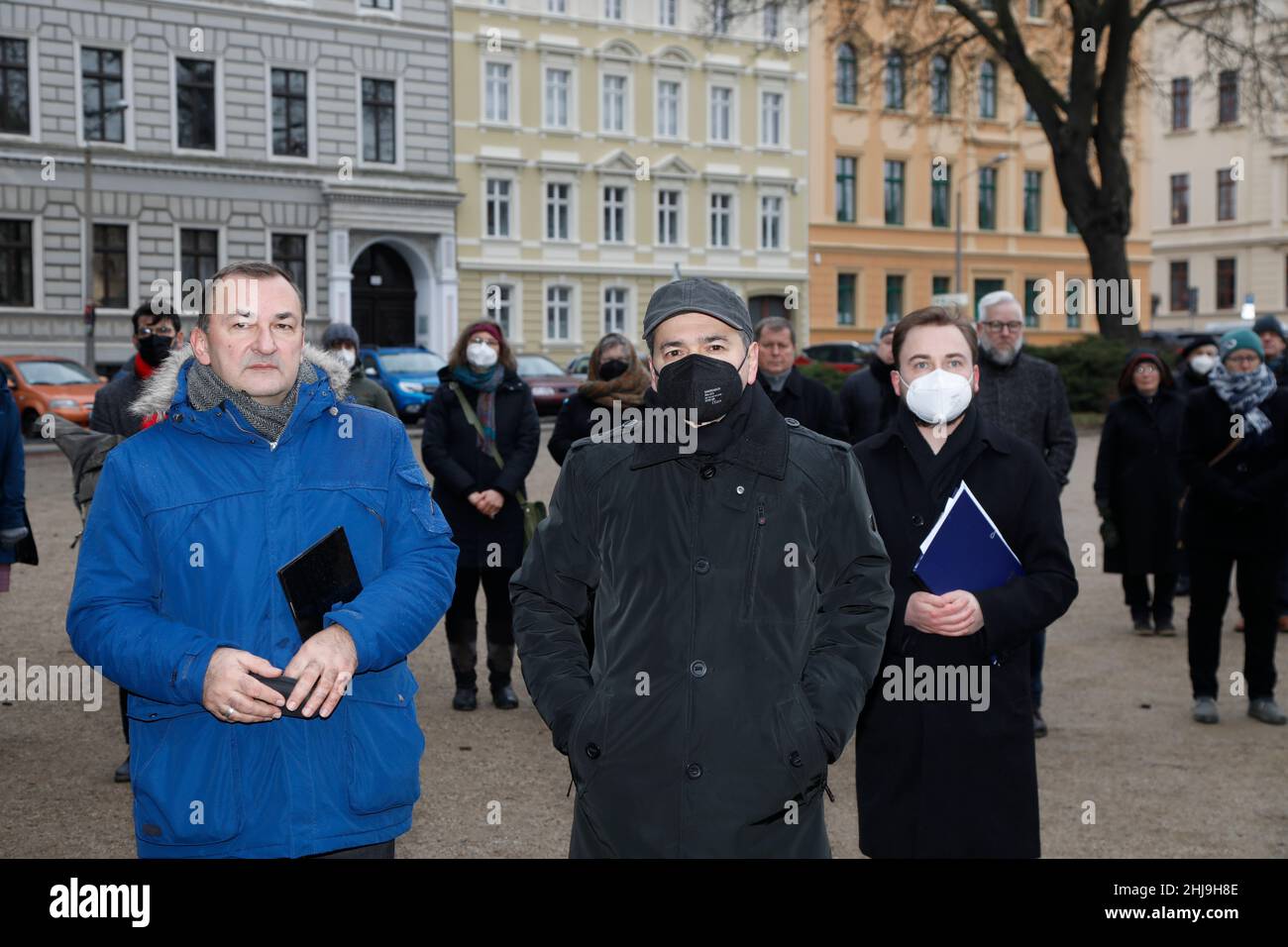 Radosław Baranowski und Octavian Ursu am Tag des Gedenkens an die Opfer des Nationalsozialismus am Mahnmal auf dem Wilhelmsplatz.Görlitz, 27.01.2022 Banque D'Images