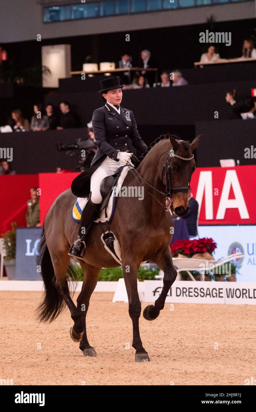 Inna Logotenkova et Fleraro UKR lors de la coupe du monde de la FEI 2019 de Longines, le 30 2019 novembre à Madrid, Espagne Banque D'Images