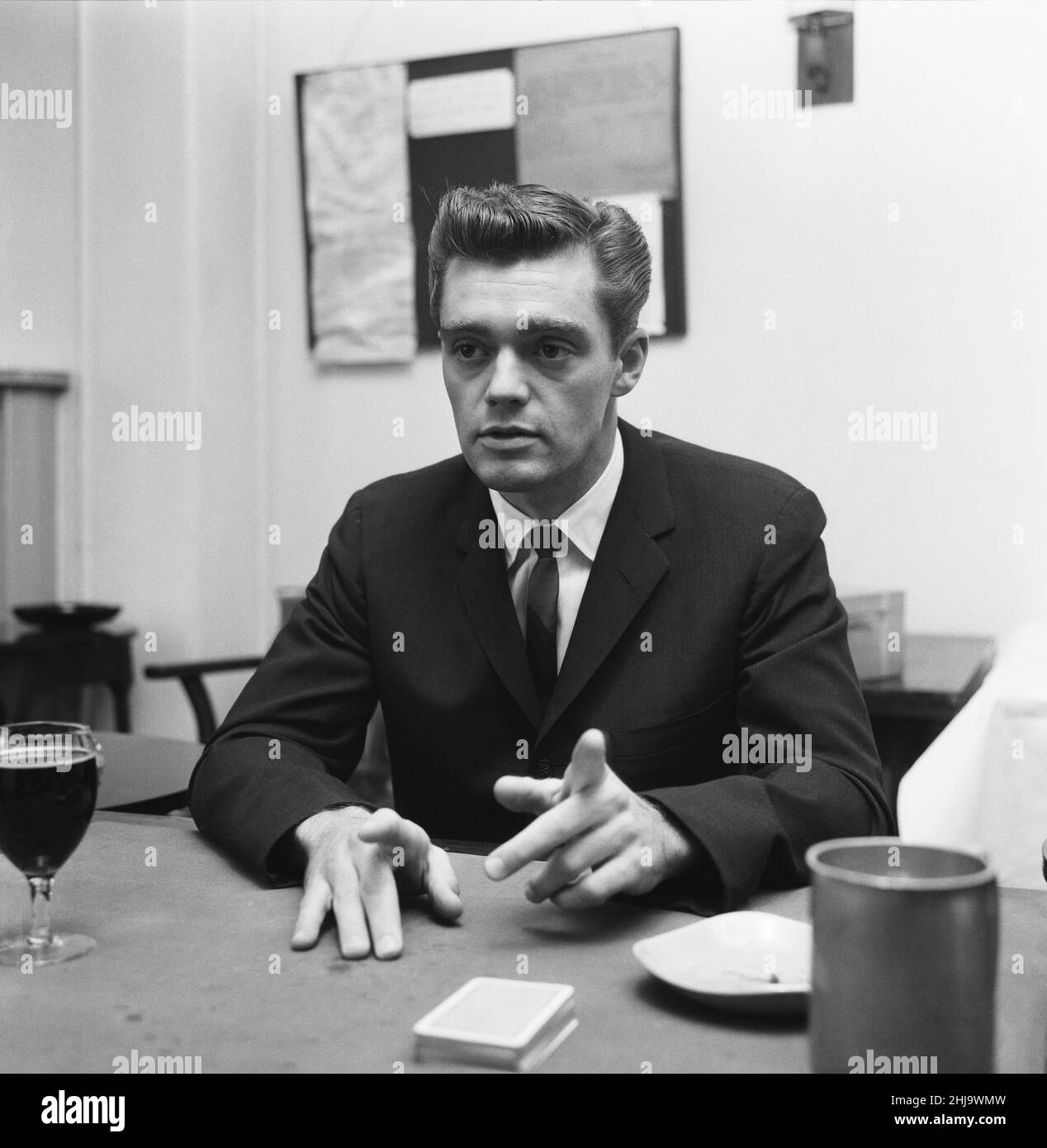 Craig Breedlove est un pilote de voiture de course professionnel américain et cinq fois détenteur du record de vitesse terrestre mondial.Il a été la première personne de l'histoire à atteindre 500 mph, et 600 mph, en utilisant plusieurs véhicules turbopropulseurs, tous nommés Spirit of America.24th octobre 1963 Banque D'Images