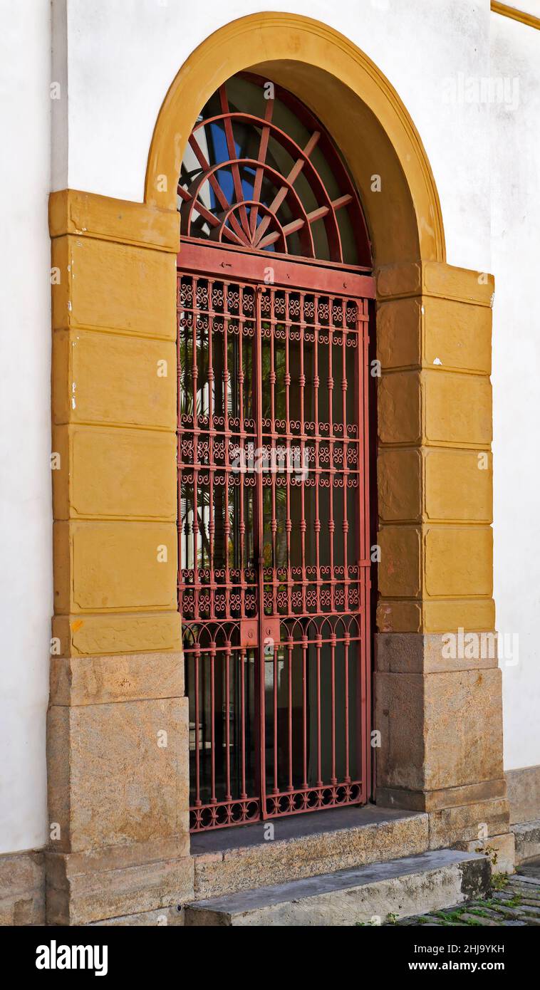 Ancienne porte avec grille, Rio Banque D'Images