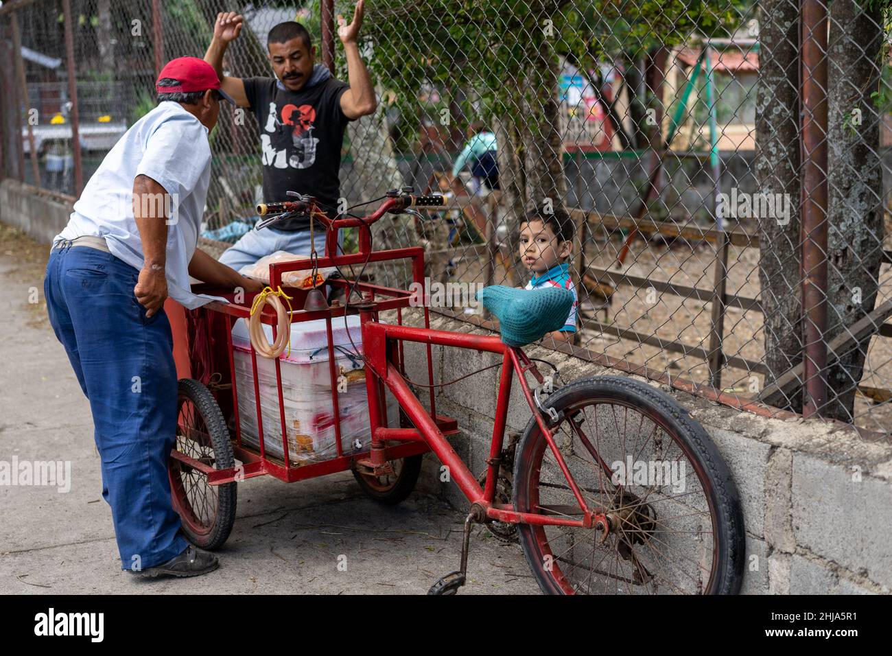 Vendeur de chariot de vélo Banque de photographies et d'images à haute  résolution - Alamy