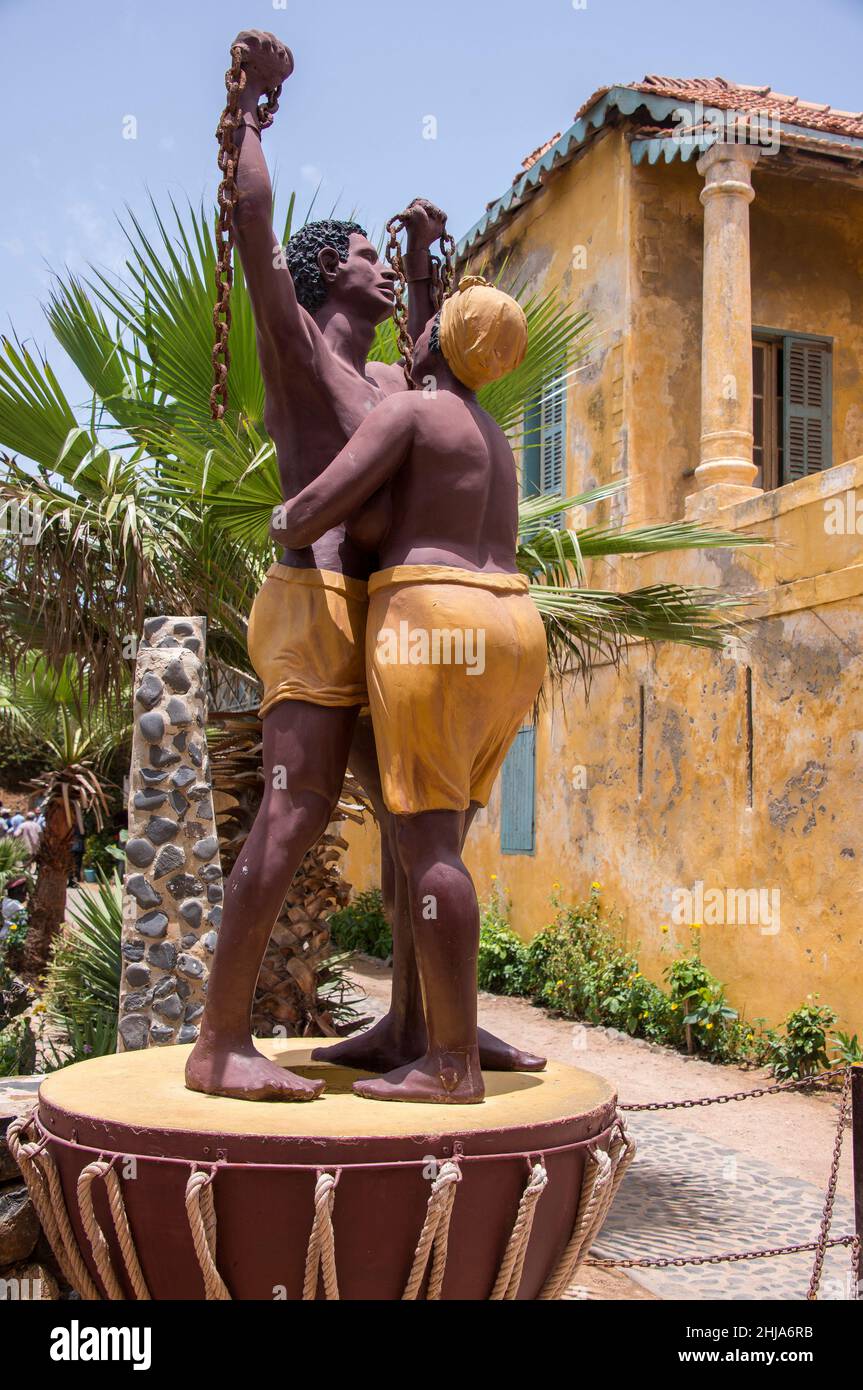 Fin de la statue de l'esclavage sur l'île de Goree, Sénégal Banque D'Images