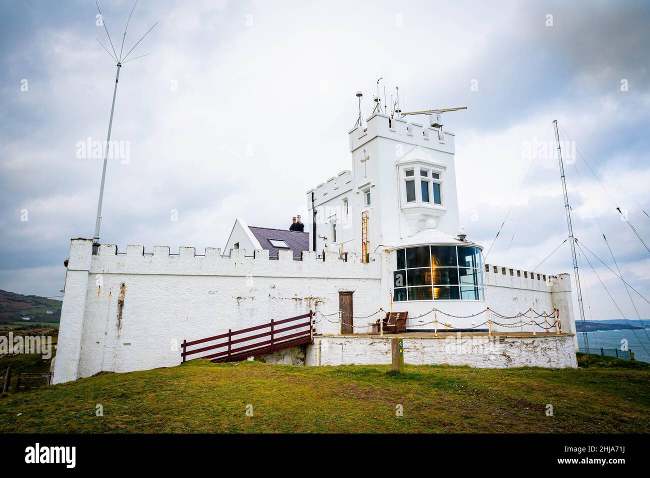 Le feu d'avertissement du phare de point Lynas à l'approche du mauvais temps Banque D'Images