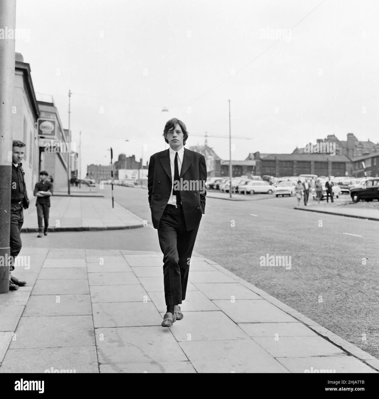Mick Jagger des Rolling Stones devant un tribunal pour les infractions de circulation où il a reçu une amende de £32.10th août 1964. Banque D'Images