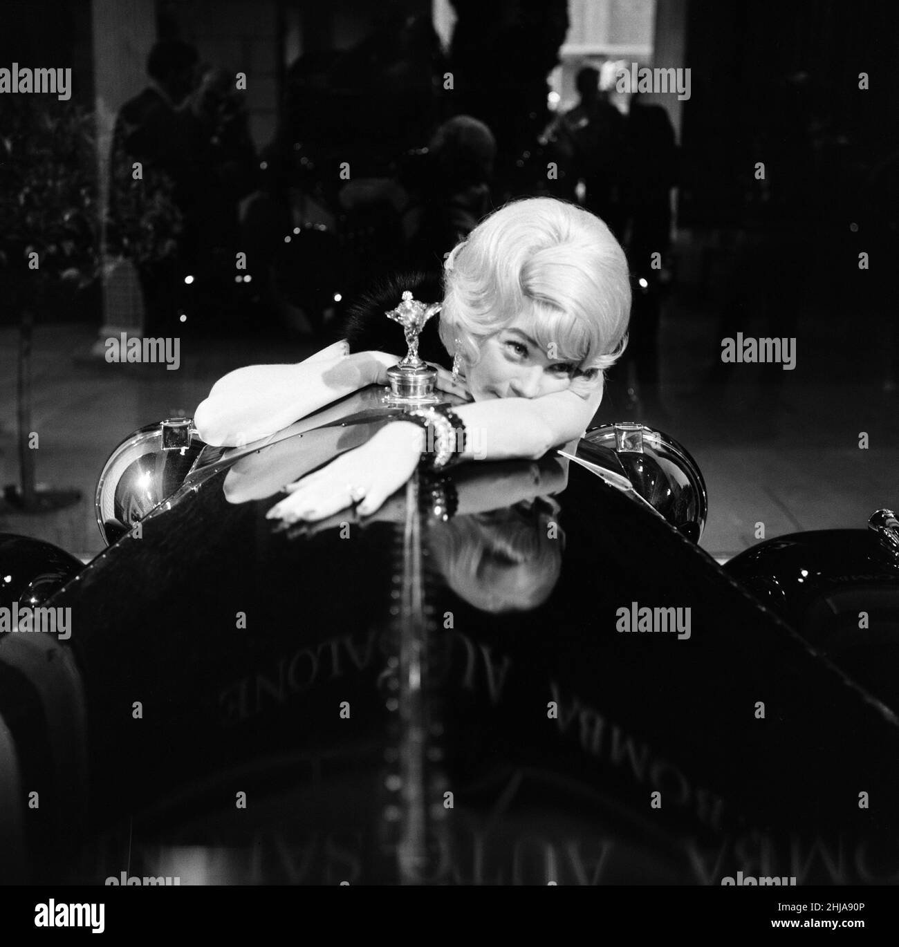 L'actrice Shirley MacLaine dans 'The Yellow Rolls-Royce'.6th juillet 1964. Banque D'Images