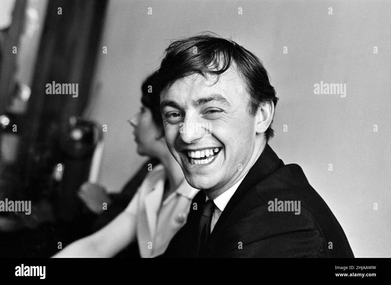 Tournage du film United Artists « Ferry Cross the Mersey » avec le groupe pop de Liverpudlian Gerry et les stimulateurs cardiaques de l'aéroport de Manchester. Chanteur Gerry Marsden.5th juillet 1964. Banque D'Images