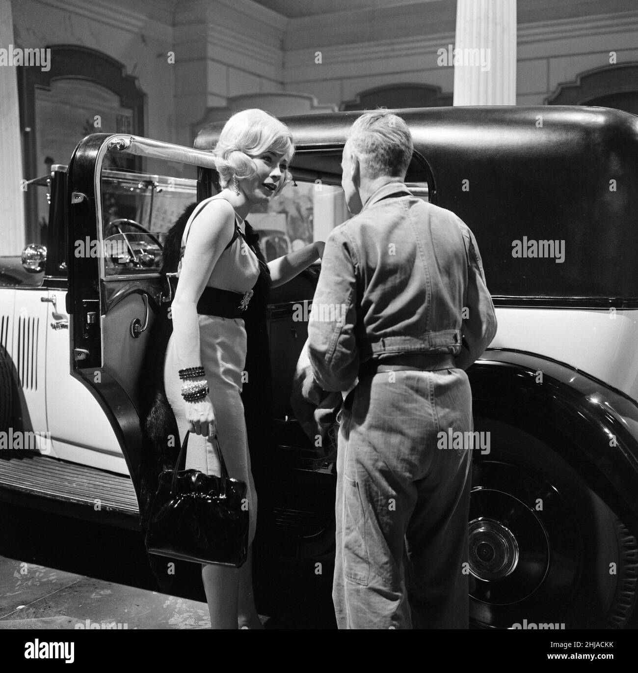 L'actrice Shirley MacLaine dans 'The Yellow Rolls-Royce'.6th juillet 1964. Banque D'Images