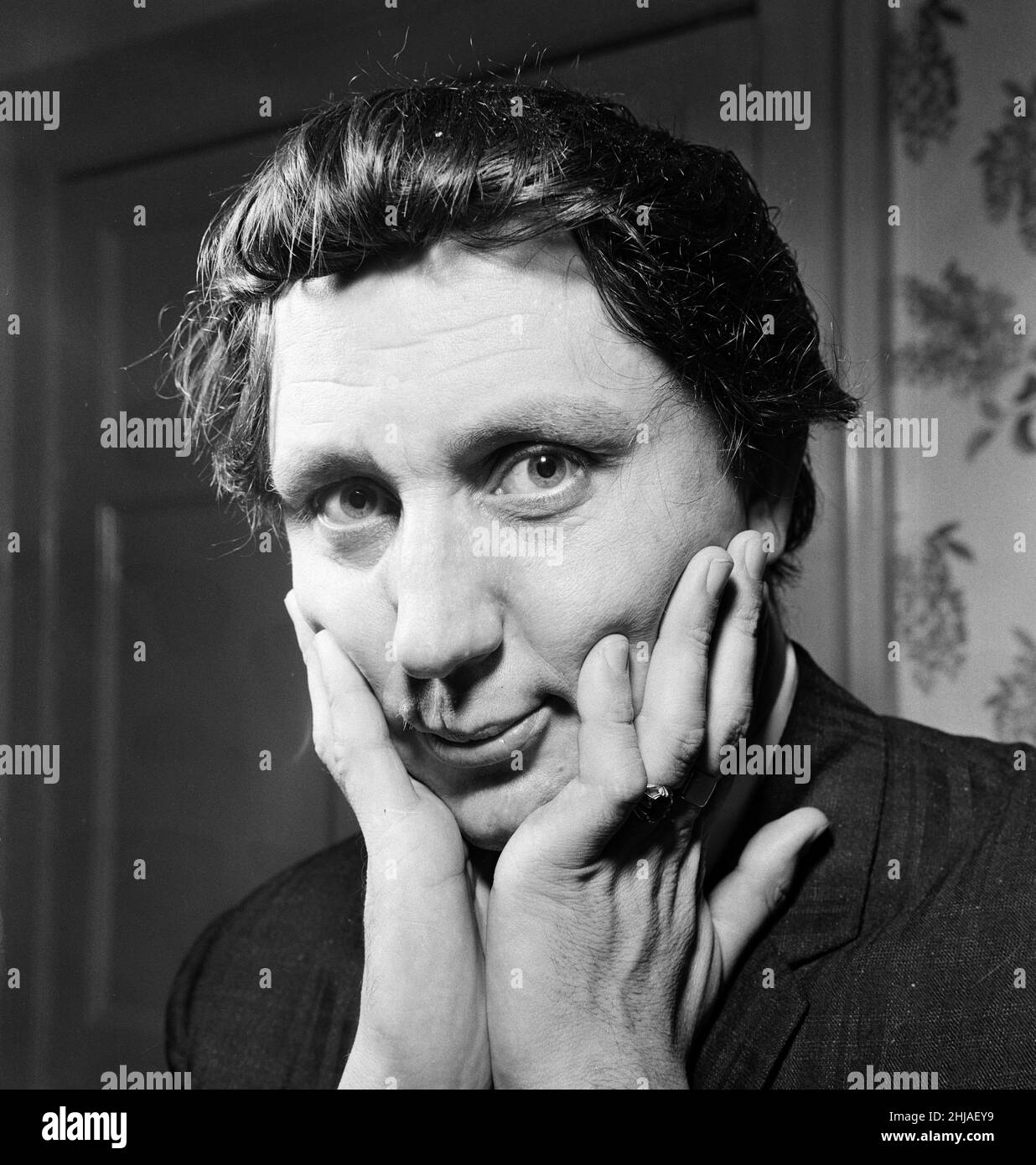 Le comédien Ken Dodd, photographié à la maison pour un reportage de Donald Zec.7th octobre 1963. Banque D'Images