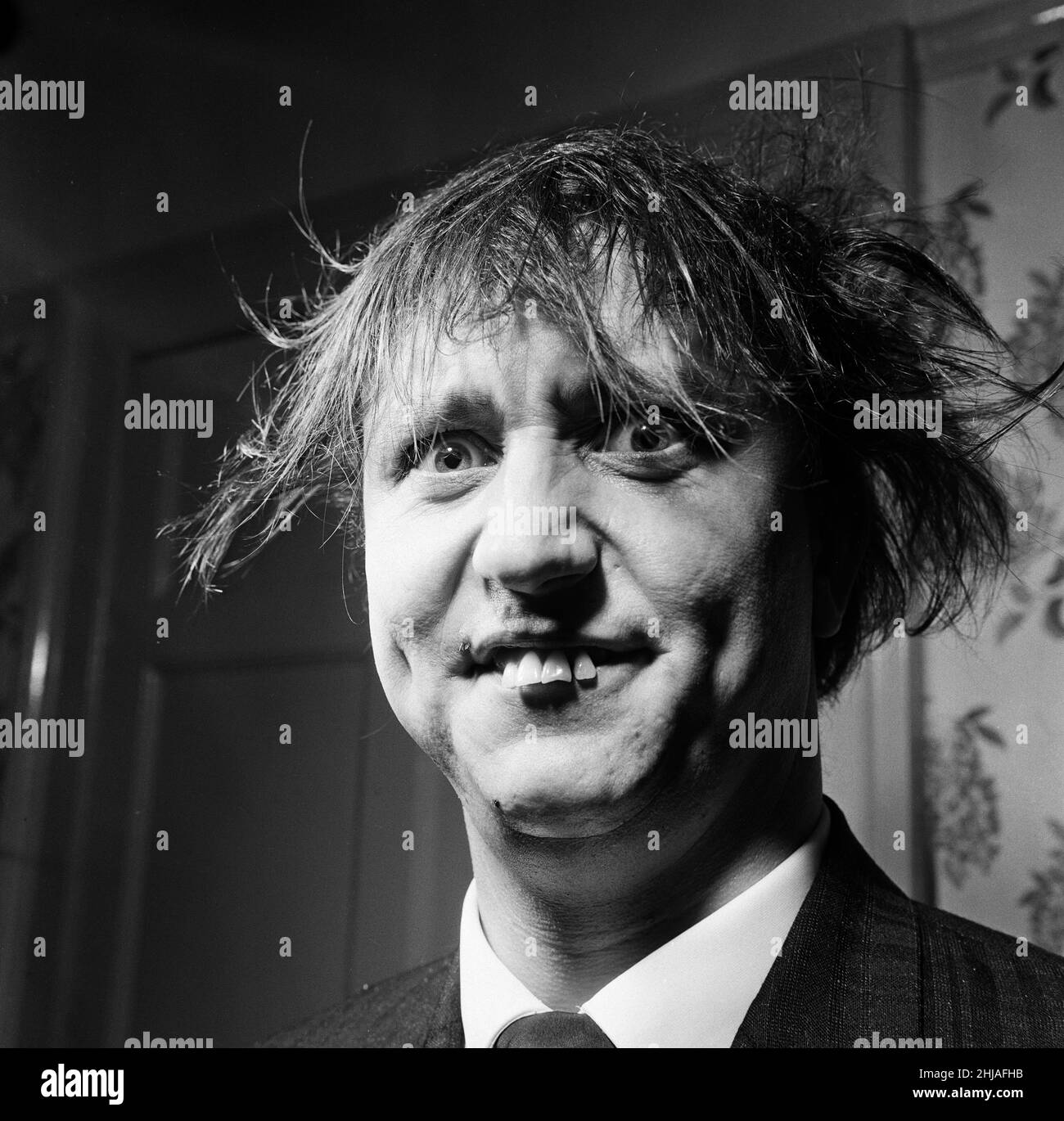 Le comédien Ken Dodd, photographié à la maison pour un reportage de Donald Zec.7th octobre 1963. Banque D'Images