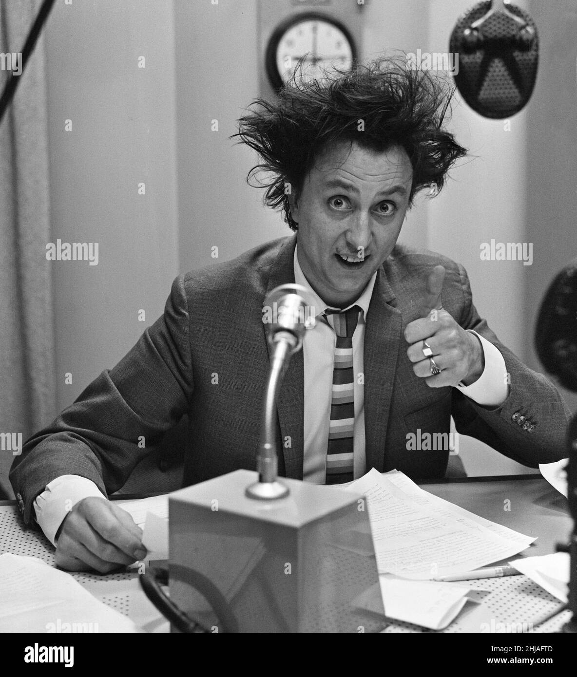Le comédien Ken Dodd comperes 'Housewives Choice'.13th avril 1964. Banque D'Images