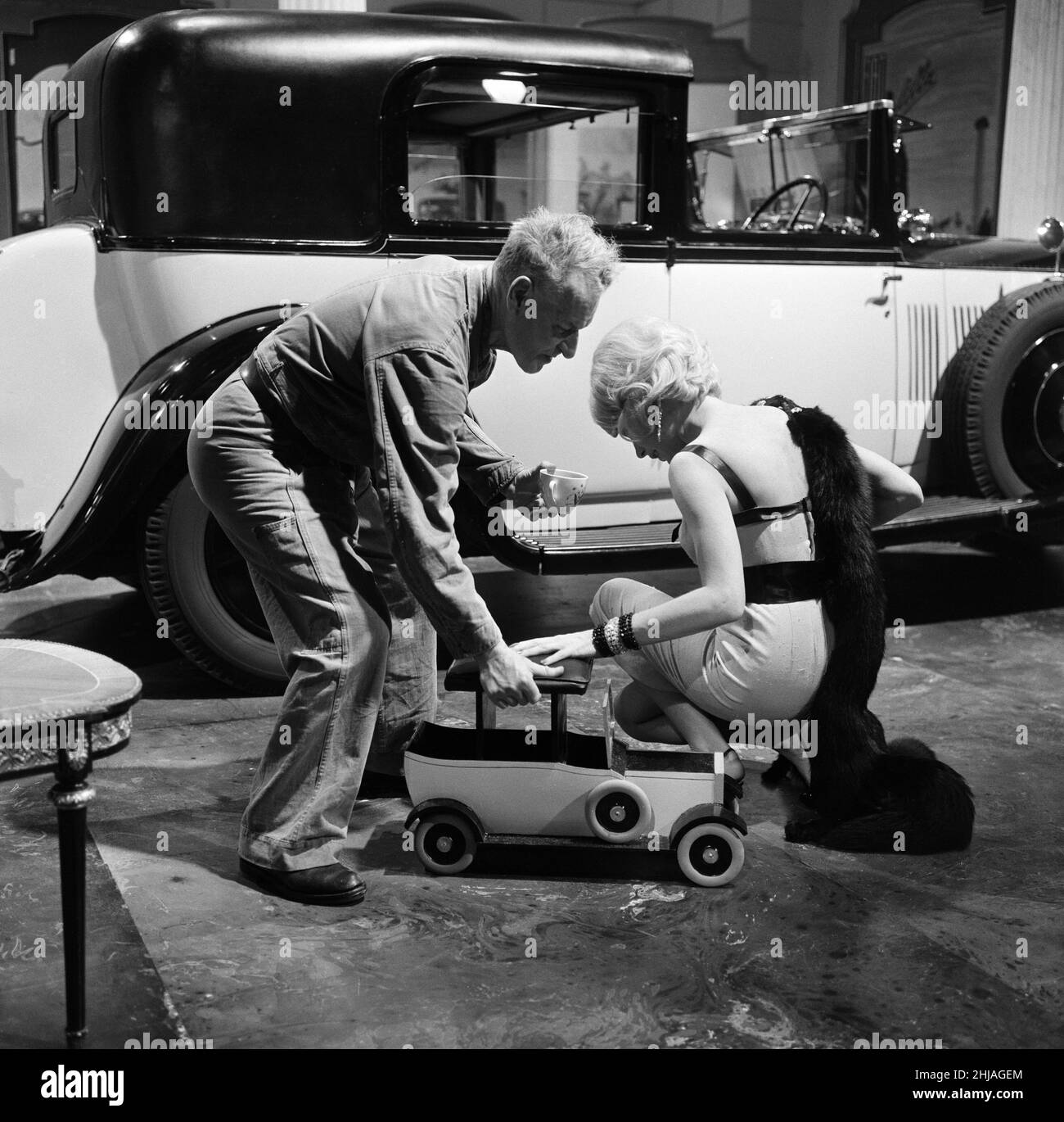 L'actrice Shirley MacLaine dans 'The Yellow Rolls-Royce'.6th juillet 1964. Banque D'Images