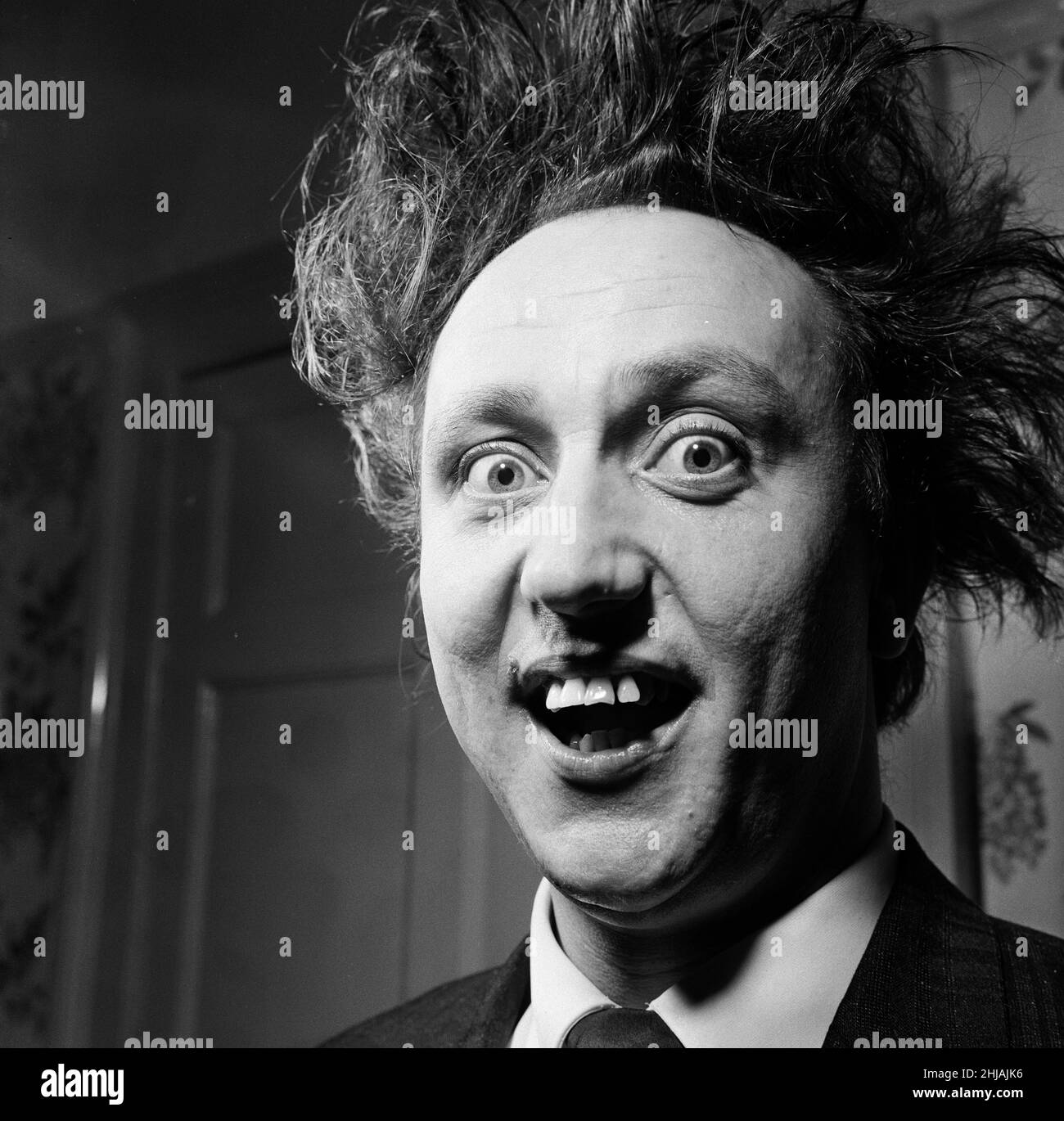 Le comédien Ken Dodd, photographié à la maison pour un reportage de Donald Zec.7th octobre 1963. Banque D'Images