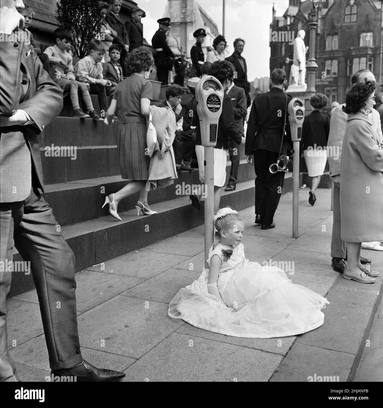 Manchester Church of England Wait Monday Walks.Alison Lawson, âgée de 7 ans, de gay St Mission, se trouve à ce mètre sur la longue promenade.3rd juin 1963. Banque D'Images