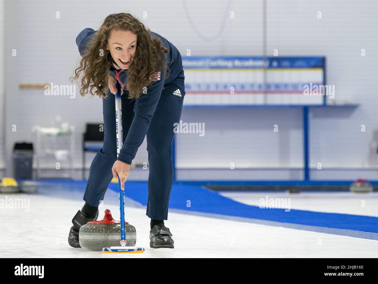 Photo du dossier datée du 14-10-2021 de Jennifer Dodds, qui avec Bruce Mouat est le champion du monde en titre dans le curling mixte.Date de la photo: Jeudi 14 octobre 2021.Date de publication : vendredi 28 janvier 2022. Banque D'Images